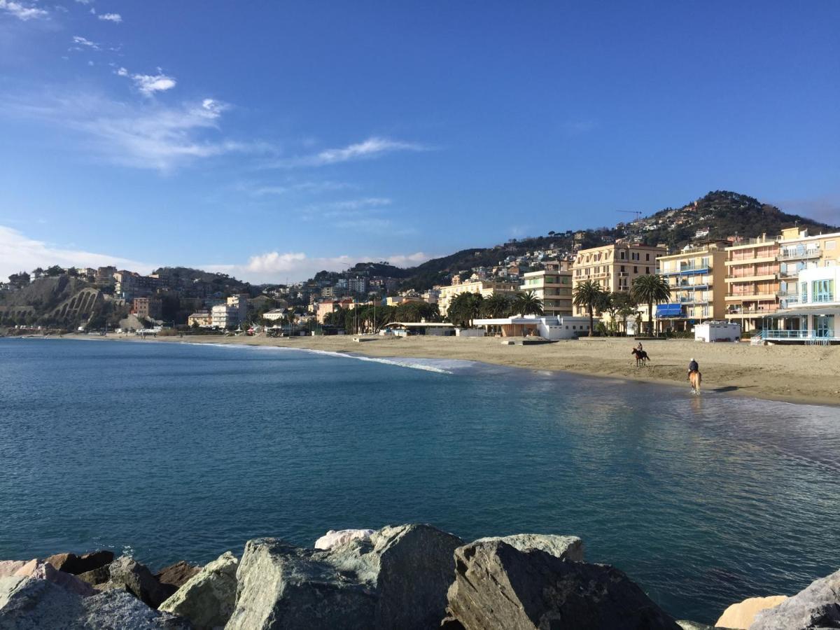 Апартаменты Il Mare In Piazza Альбисола-Супериоре Экстерьер фото