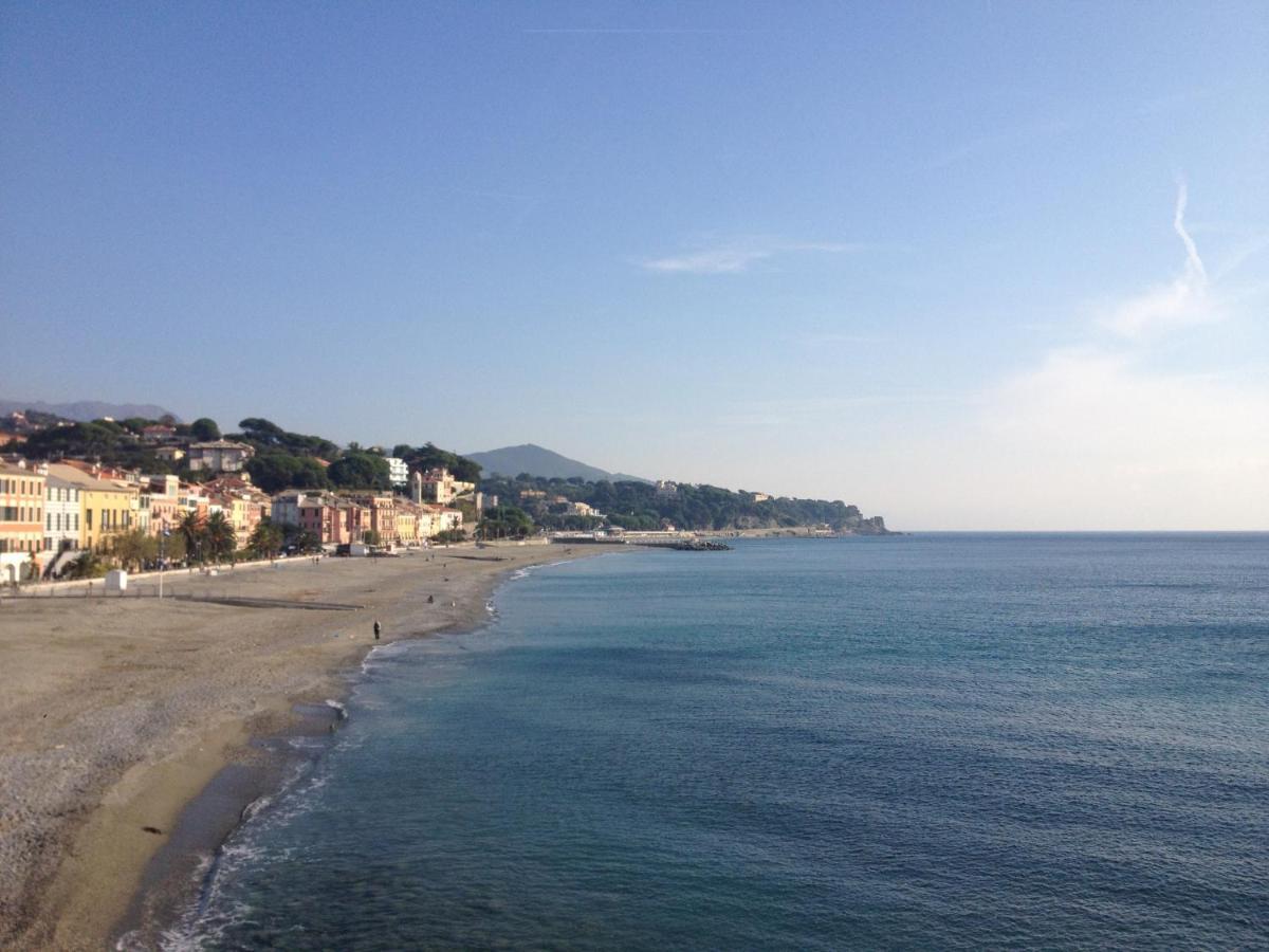 Апартаменты Il Mare In Piazza Альбисола-Супериоре Экстерьер фото